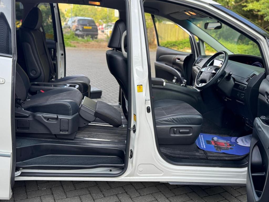 
								2013 Toyota Estima 2.4L Hybrid – £1600 full									