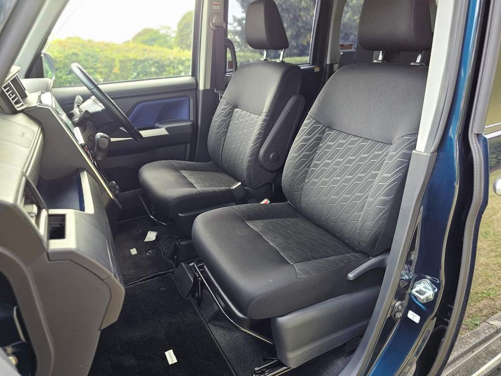 
								2017 Toyota Roomy 1.3L Turbo – £1600 full									