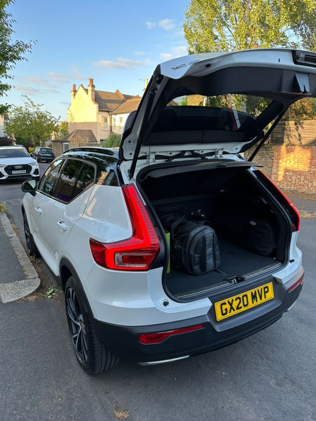 
								2020 Volvo XC40 R-DESIGN PRO 2.0L T5 R-Design Pro AWD – £4500 full									