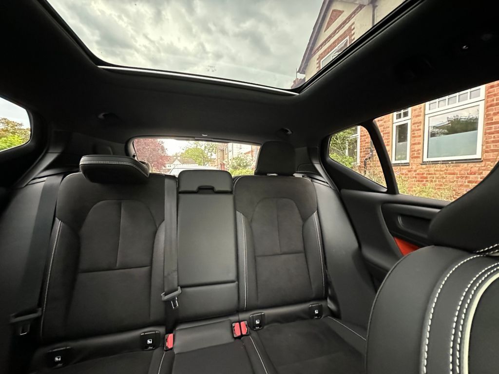 
								2020 Volvo XC40 R-DESIGN PRO 2.0L T5 R-Design Pro AWD – £4500 full									