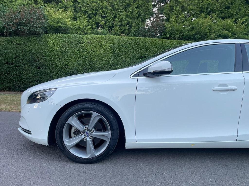
								2013 Volvo V40 1.6L T4 SE Lux – £1380 full									