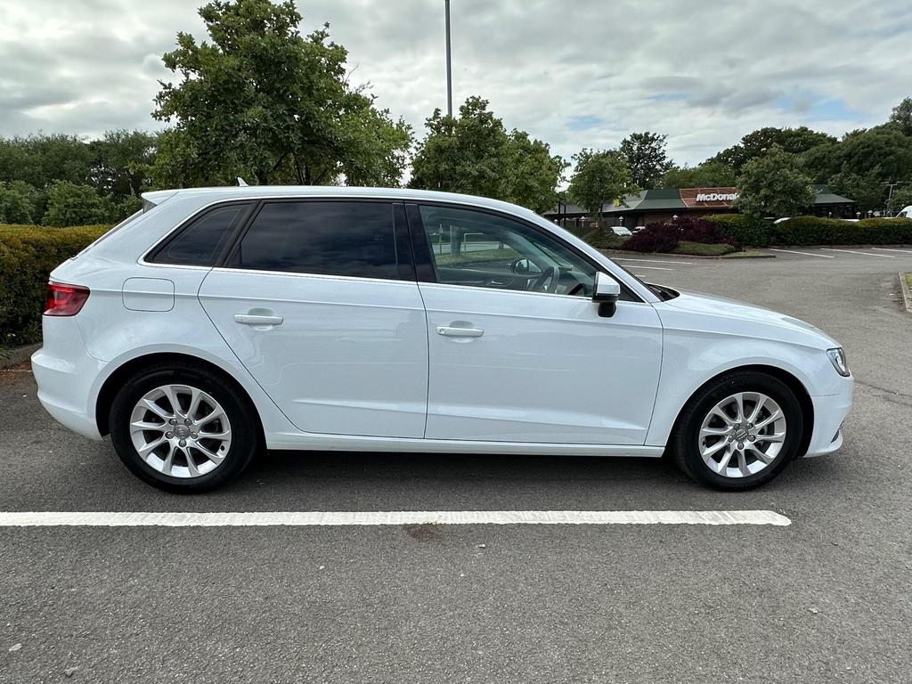 
								2014 Audi A3 1.4L TFSI CoD Sport Sportback S – £1600 full									