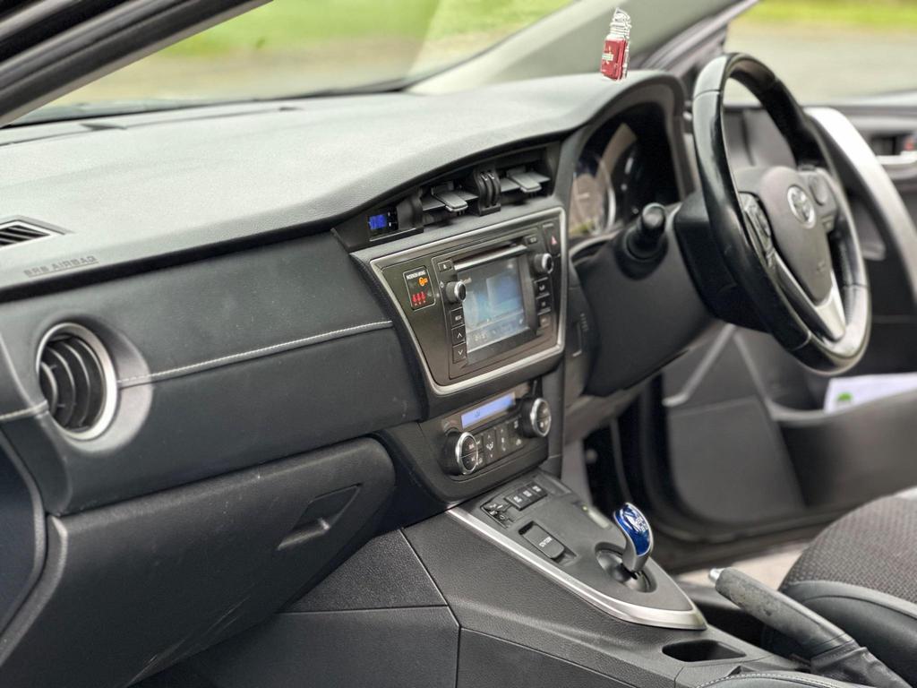 
								2014 Toyota Auris 1.8L VVT-h Petrol Hybrid – £1545 full									
