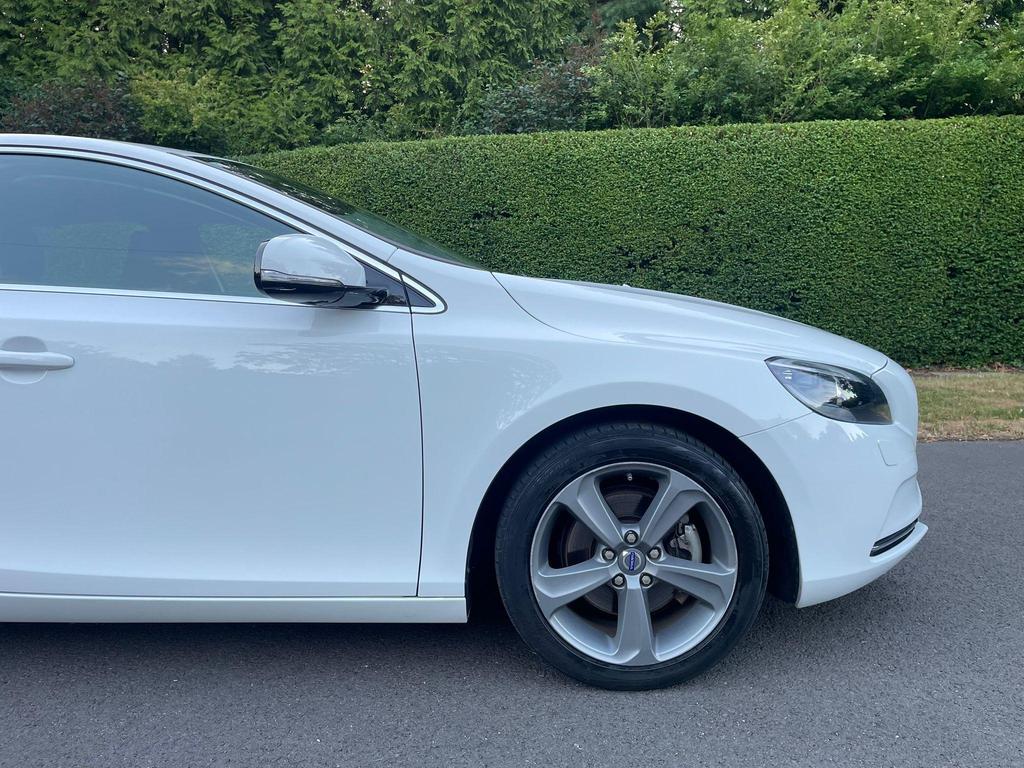
								2013 Volvo V40 1.6L T4 SE Lux – £1380 full									