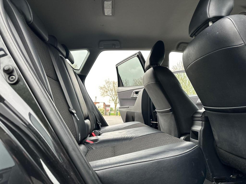 
								2014 Toyota Auris 1.8L VVT-h Petrol Hybrid – £1545 full									