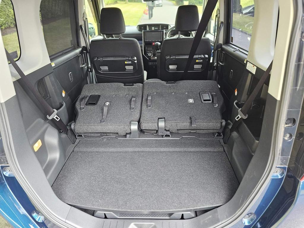 
								2017 Toyota Roomy 1.3L Turbo – £1600 full									