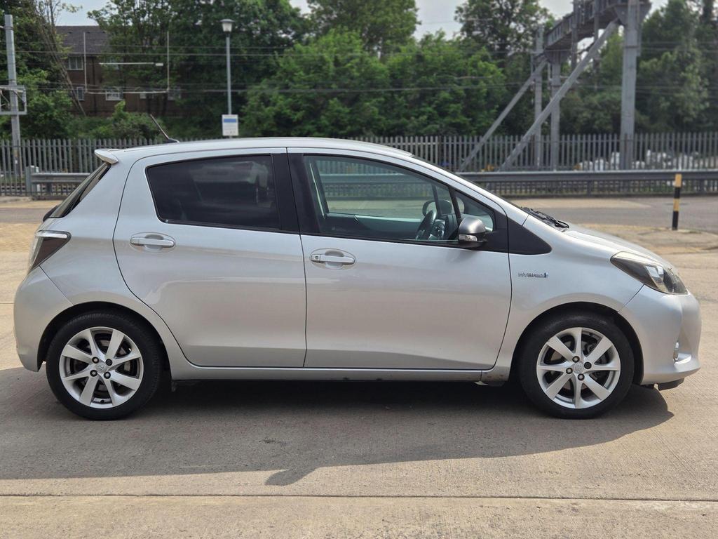 
								2012 Toyota Yaris 1.5L VVT-h – £1460 full									