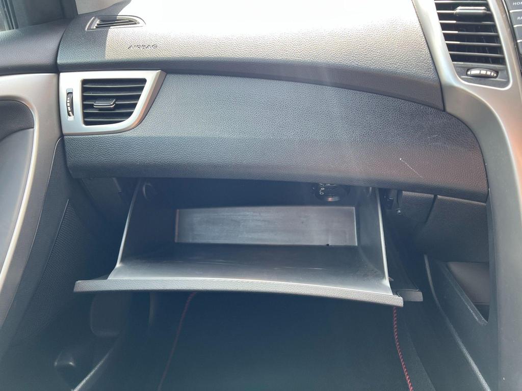
								2013 Hyundai i30 1.6L CRDi – £1250 full									