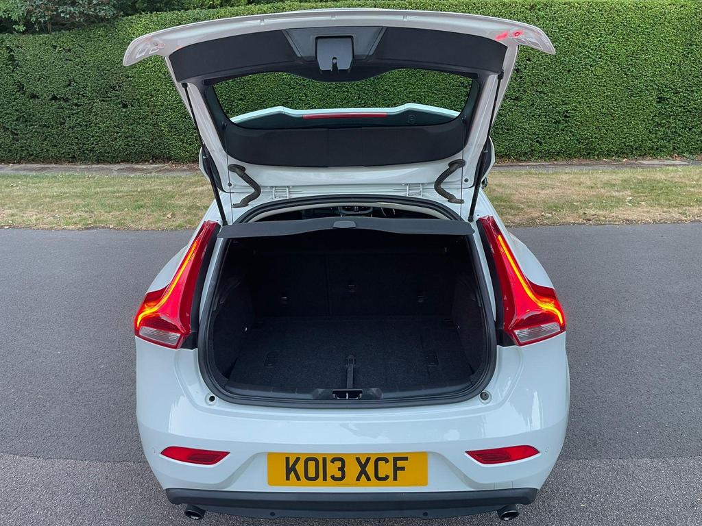 
								2013 Volvo V40 1.6L T4 SE Lux – £1380 full									
