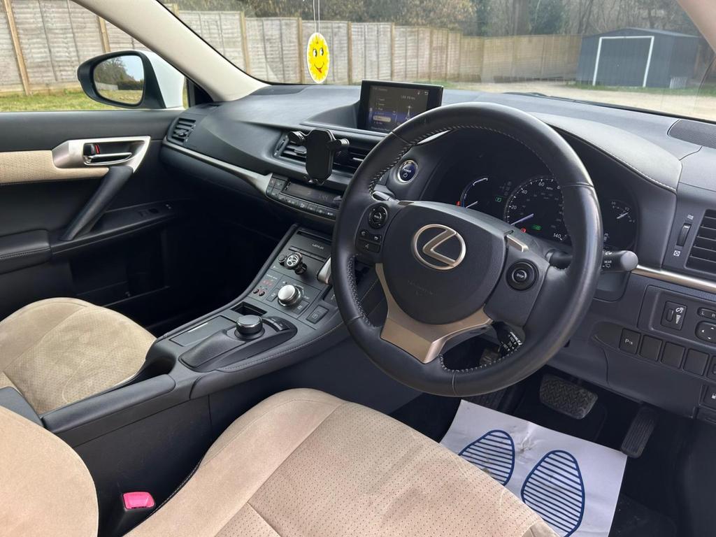 
								2014 Lexus CT 1.8L Hybrid – £1850 full									