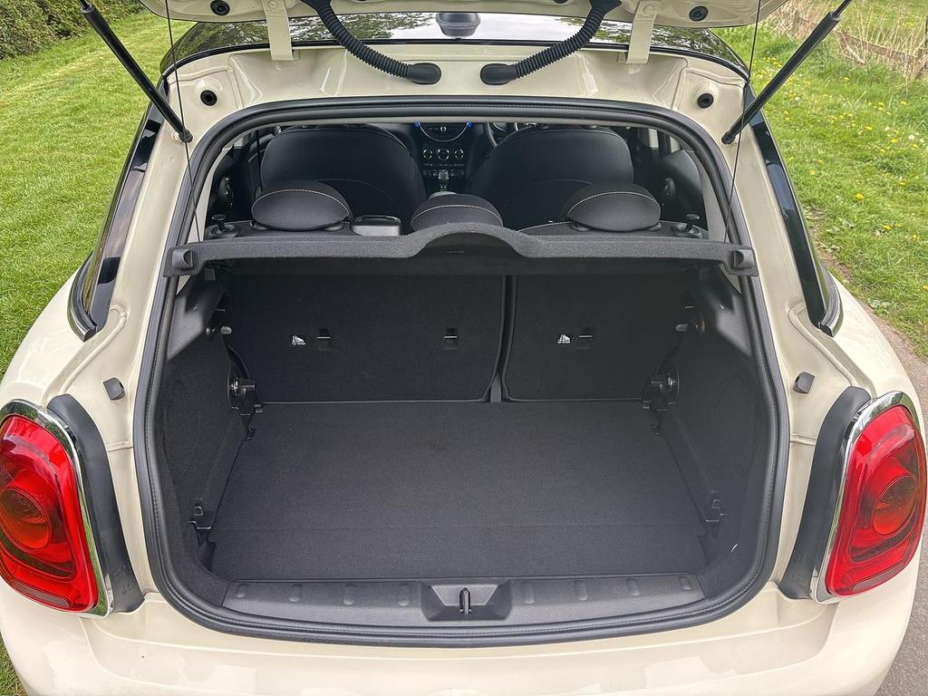 
								2015 MINI Cooper 1.5L 5dr – £1520 full									