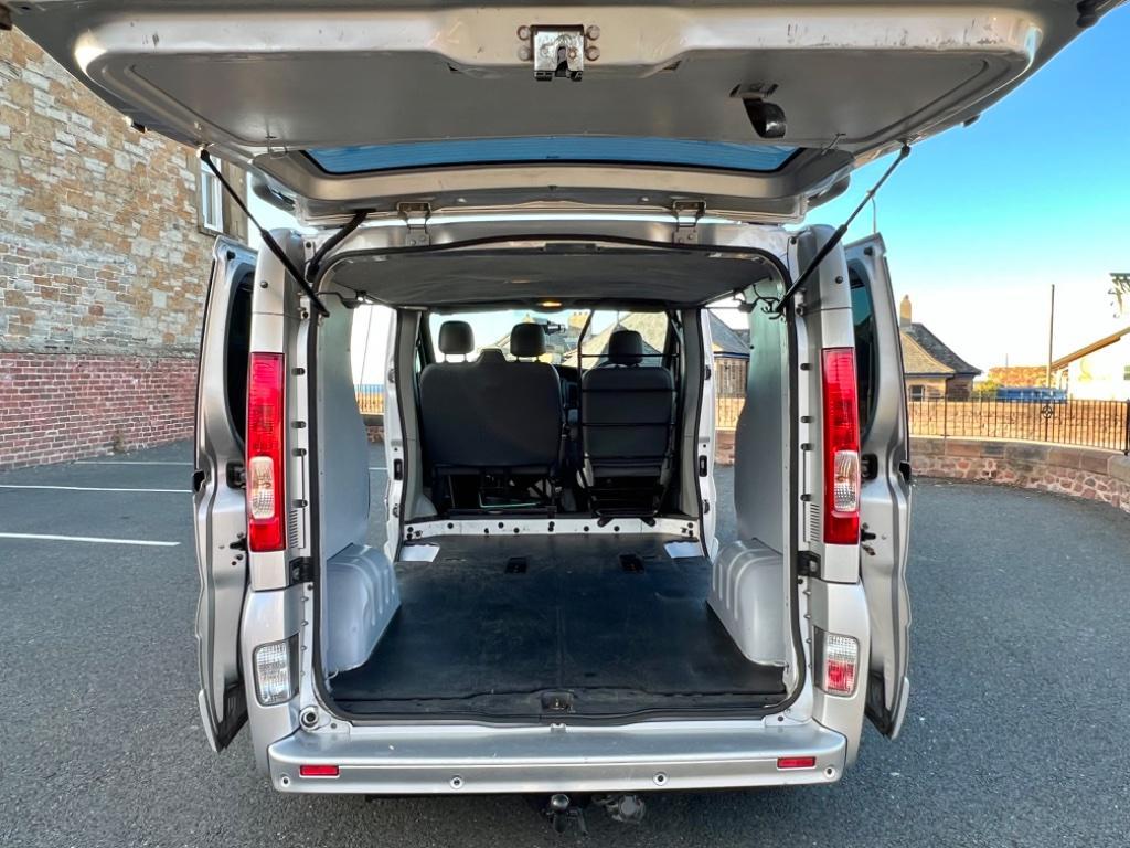 
								2011 Renault Trafic 2.0L dCi SL27 – £3150 full									
