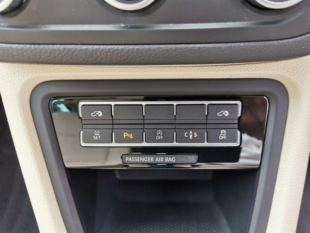 
								2015 Volkswagen Sharan 2.0L Diesel PANORAMIC ROOF – £3300 full									