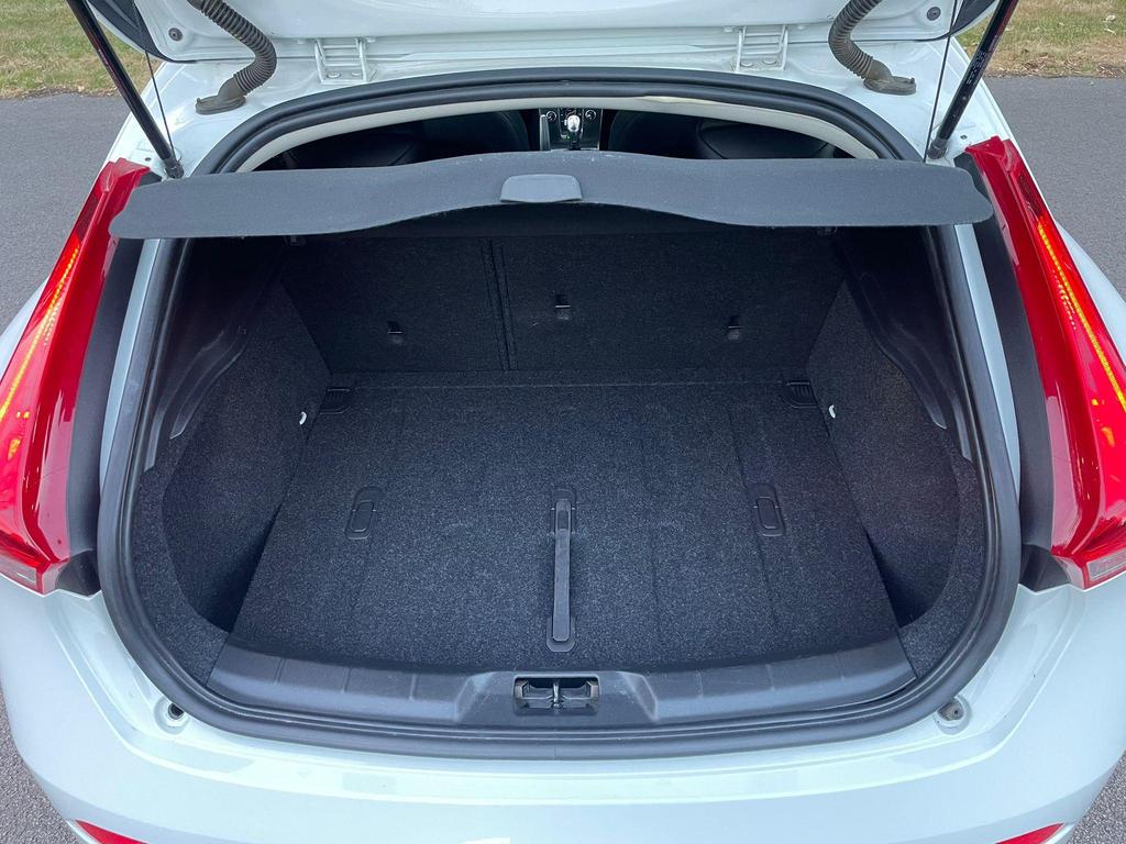 
								2013 Volvo V40 1.6L T4 SE Lux – £1380 full									