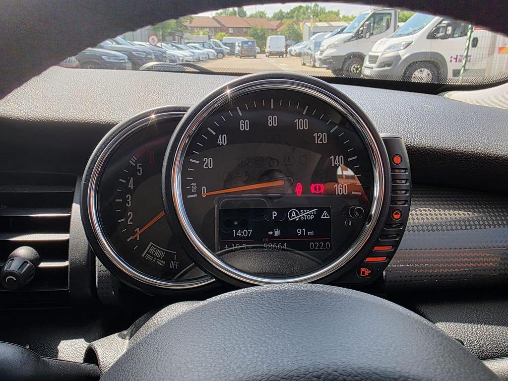 
								2015 MINI Hatch Cooper D 1.5L – £1680 full									
