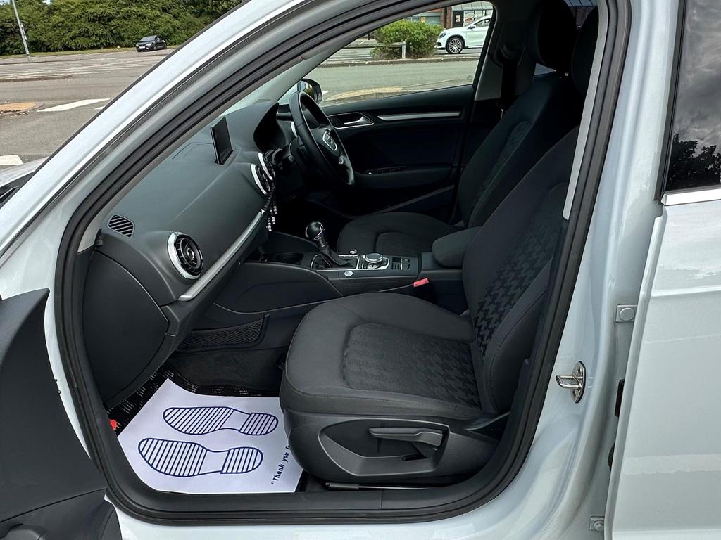 
								2014 Audi A3 1.4L TFSI CoD Sport Sportback S – £1600 full									