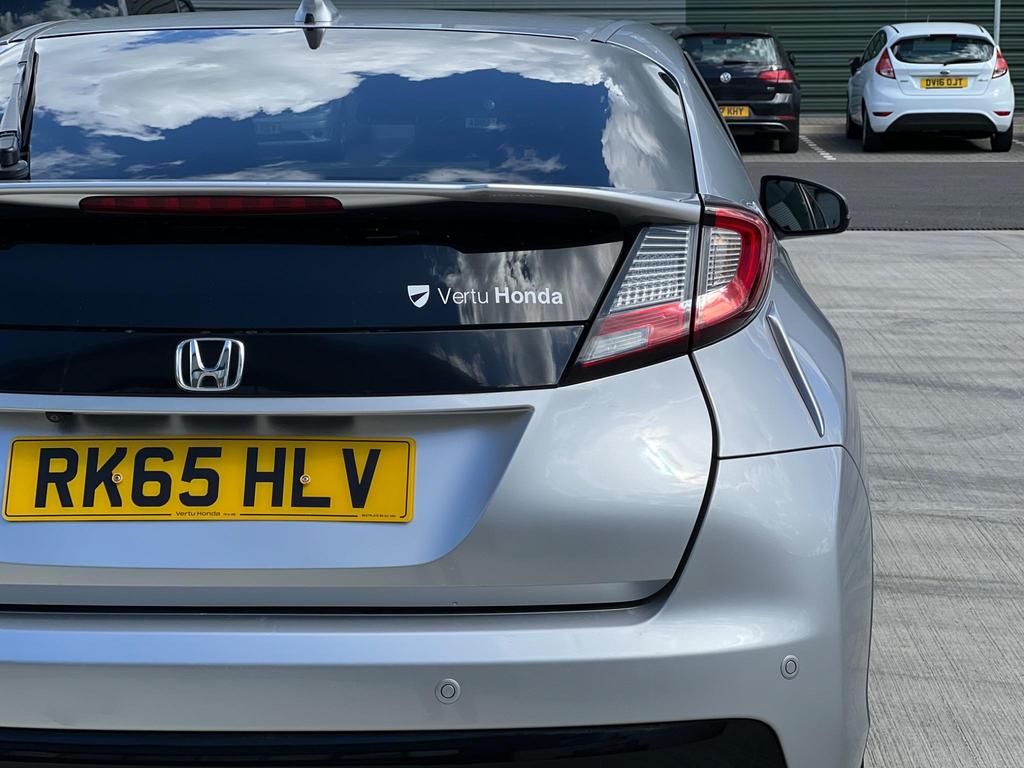 
								2015 Honda Civic 1.8L Petrol i-VTEC full									