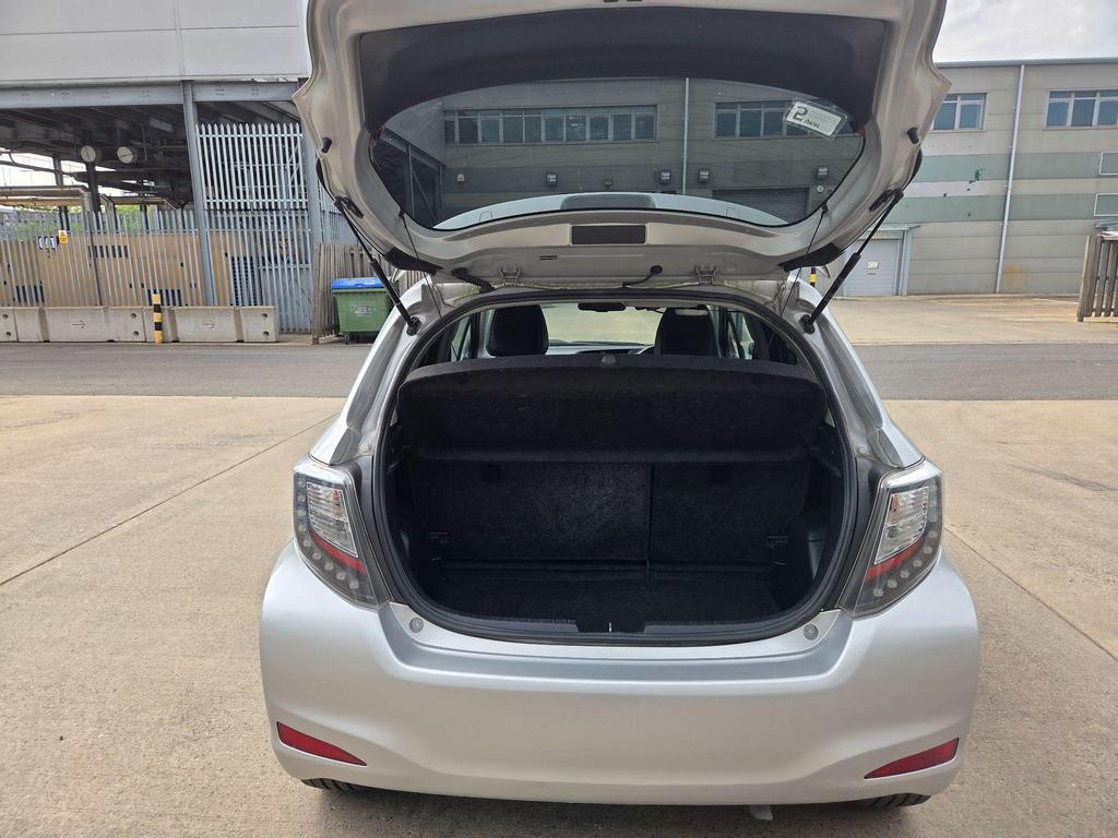 
								2012 Toyota Yaris 1.5L VVT-h – £1460 full									