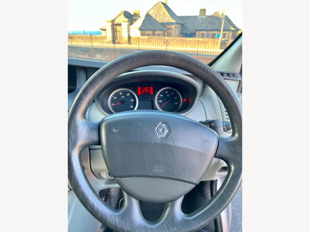 
								2011 Renault Trafic 2.0L dCi SL27 – £3150 full									