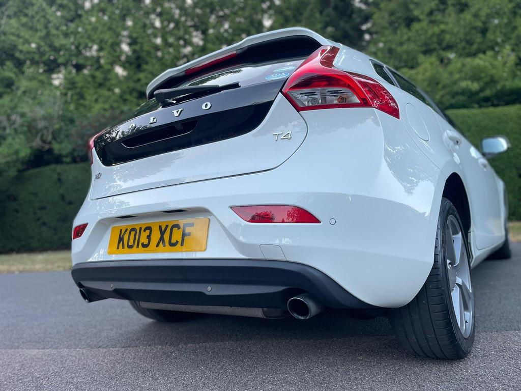 
								2013 Volvo V40 1.6L T4 SE Lux – £1380 full									