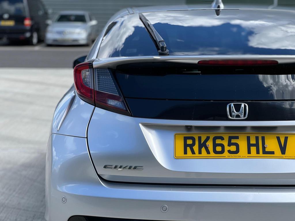 
								2015 Honda Civic 1.8L Petrol i-VTEC full									