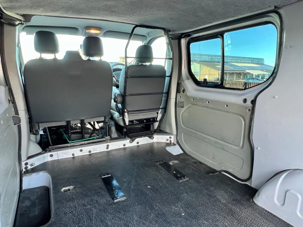 
								2011 Renault Trafic 2.0L dCi SL27 – £3150 full									