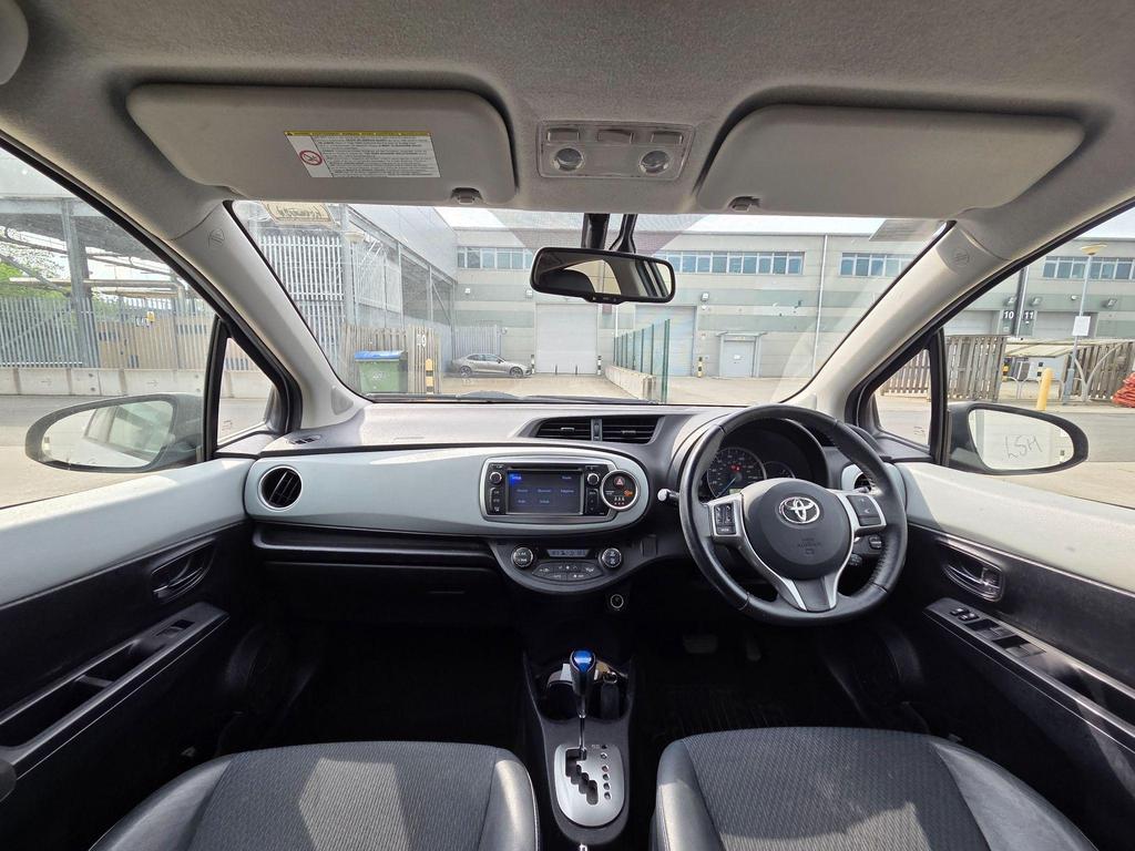 
								2012 Toyota Yaris 1.5L VVT-h – £1460 full									
