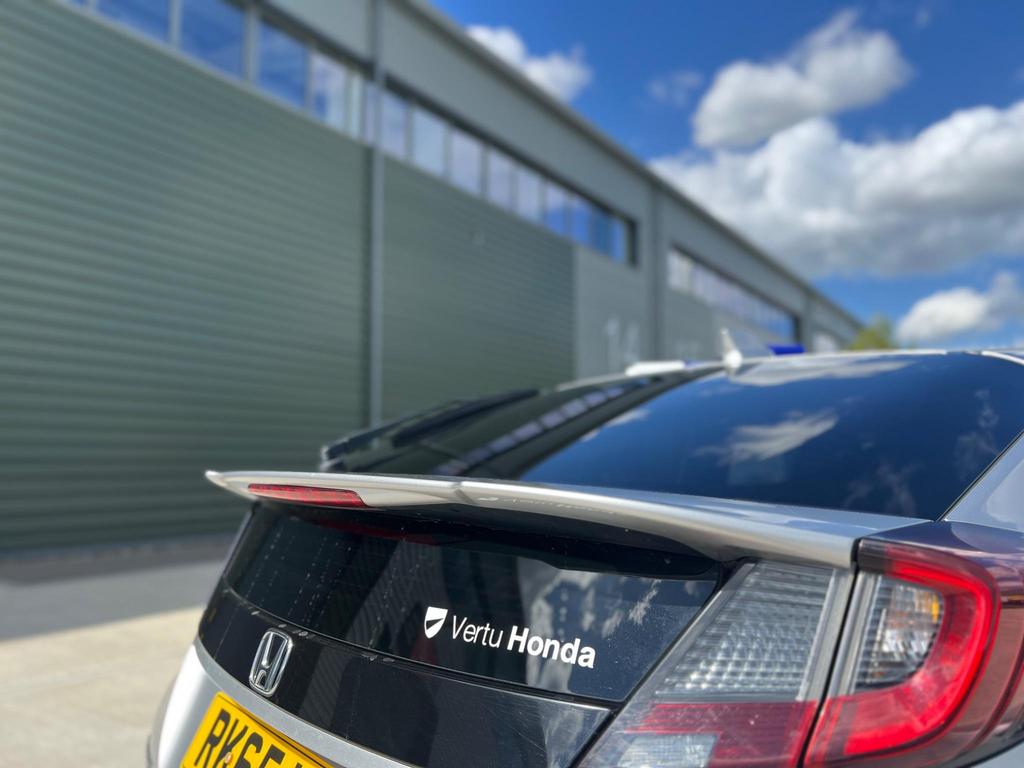 
								2015 Honda Civic 1.8L Petrol i-VTEC full									