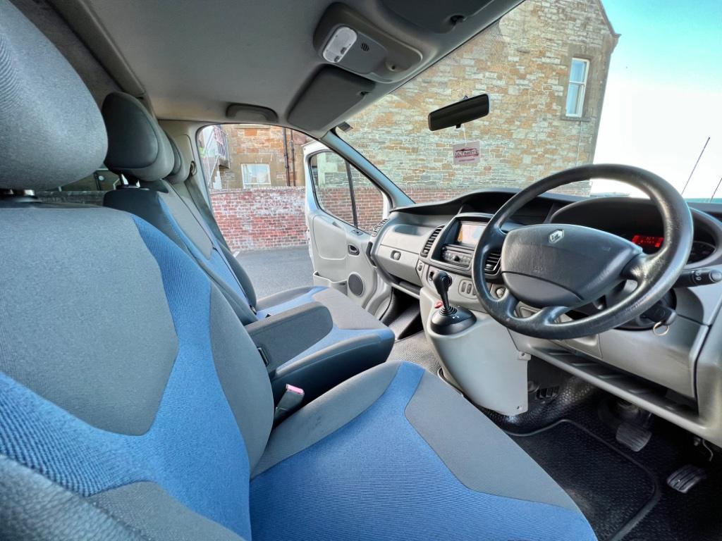 
								2011 Renault Trafic 2.0L dCi SL27 – £3150 full									