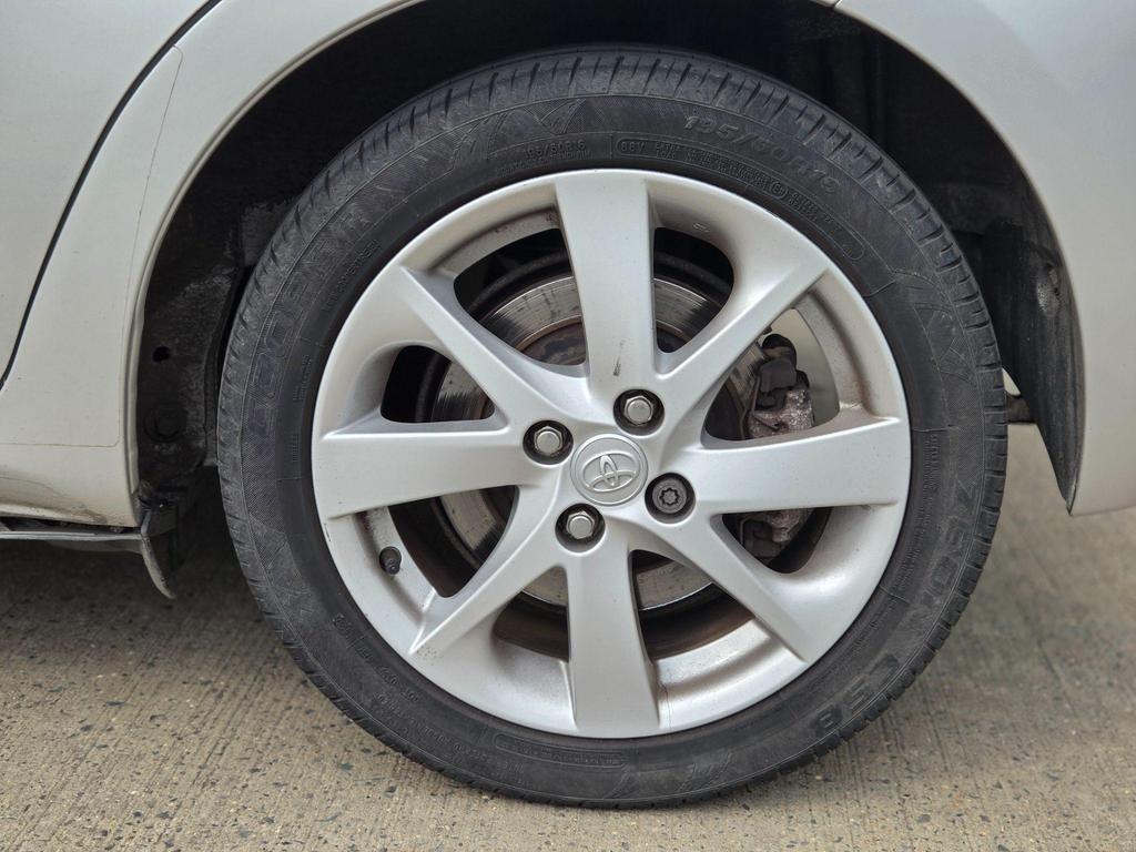 
								2012 Toyota Yaris 1.5L VVT-h – £1460 full									
