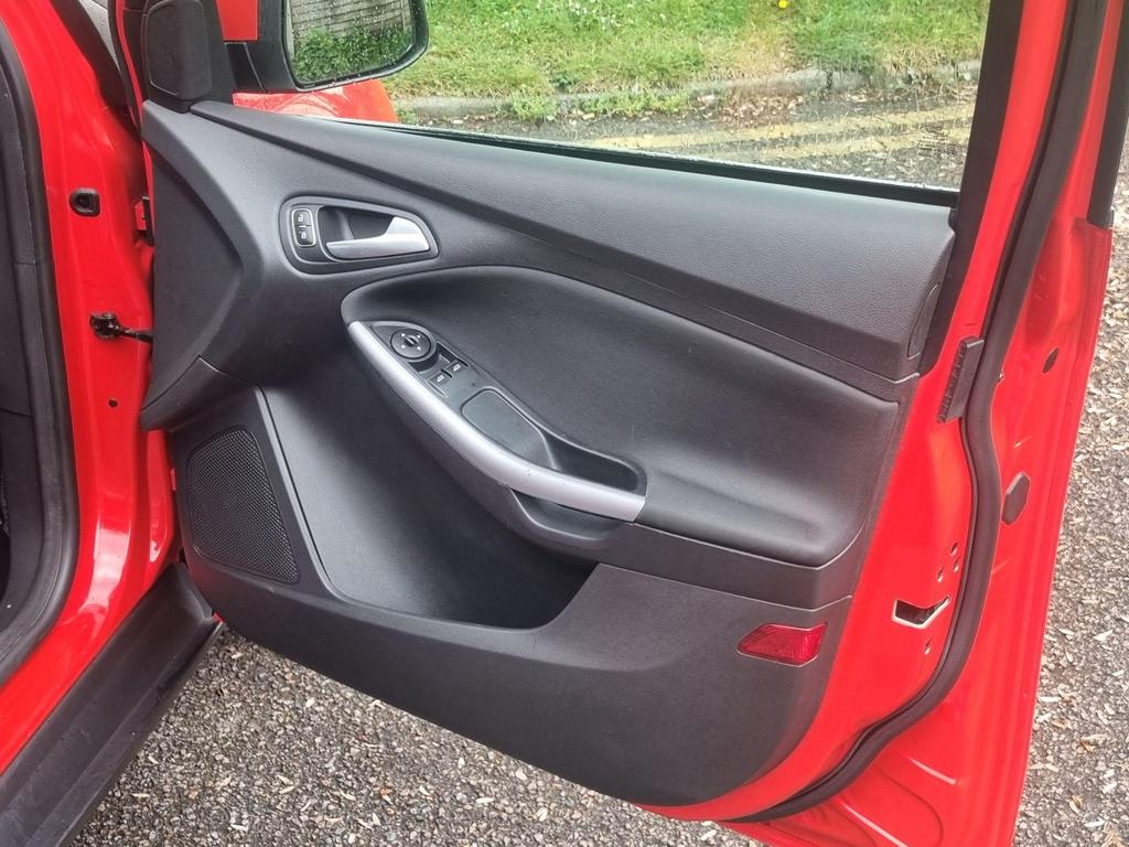
								2016 Ford Focus 1.0T EcoBoost Zetec – £1645 full									
