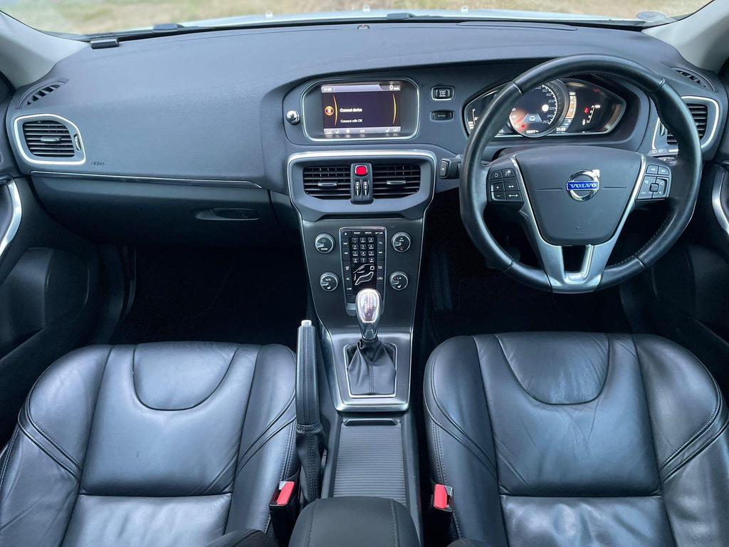 
								2013 Volvo V40 1.6L T4 SE Lux – £1380 full									