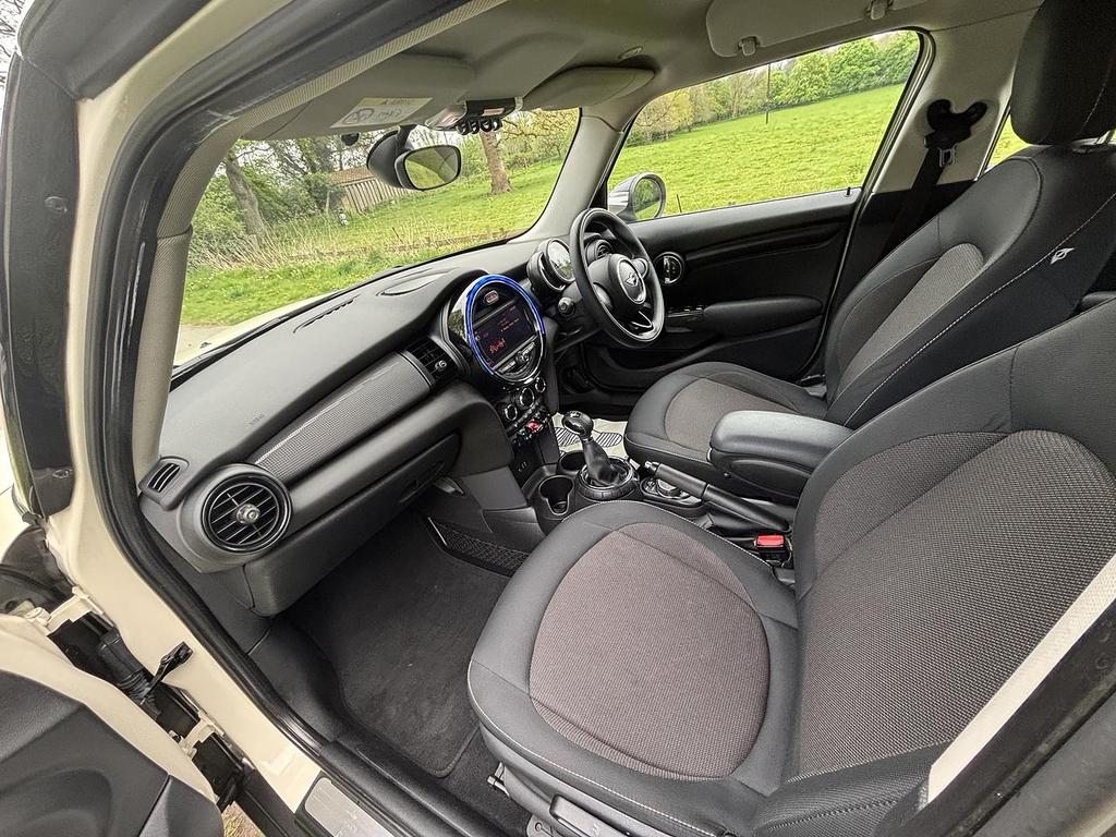 
								2015 MINI Cooper 1.5L 5dr – £1520 full									