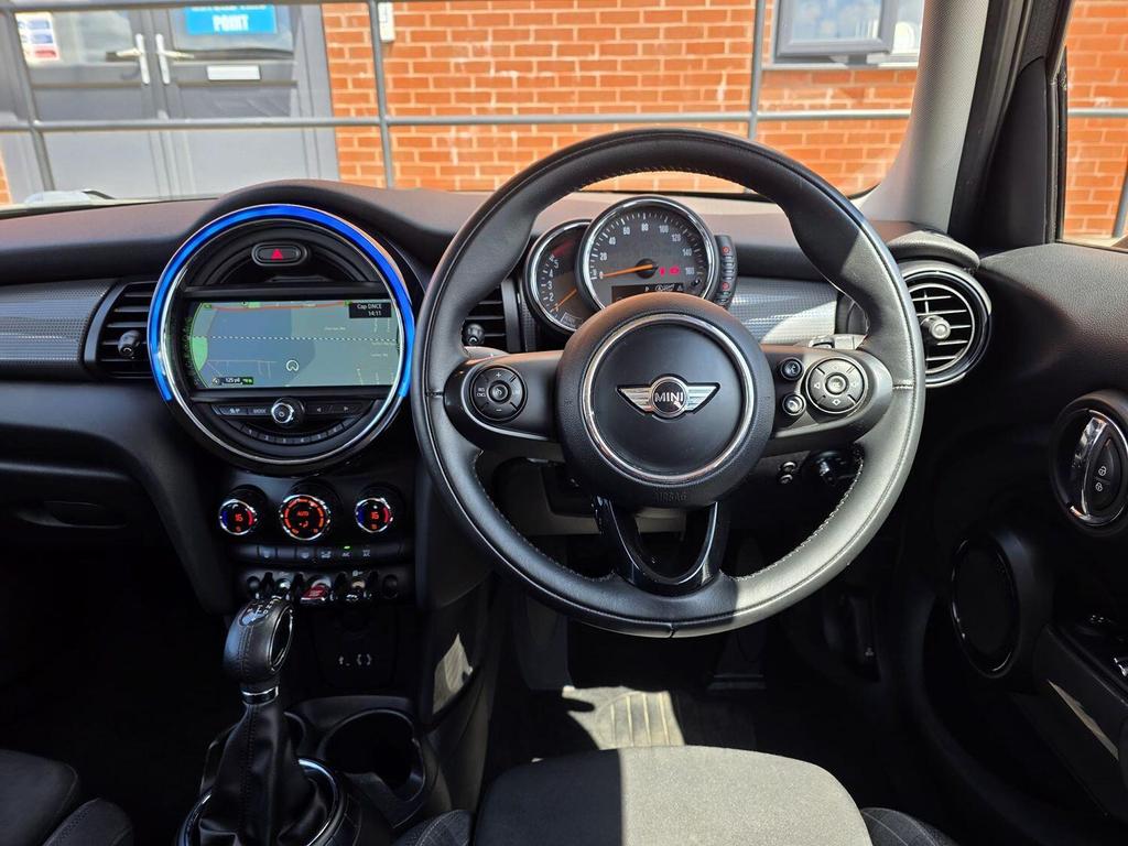 
								2015 MINI Hatch Cooper D 1.5L – £1680 full									