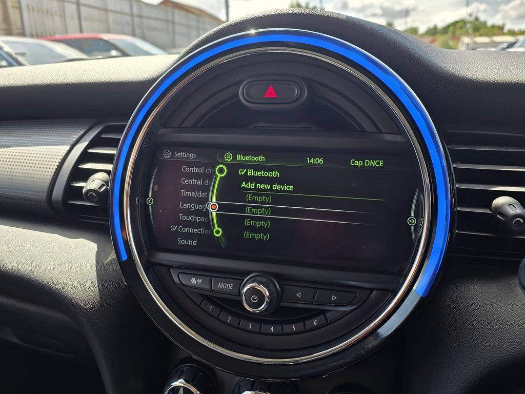 
								2015 MINI Hatch Cooper D 1.5L – £1680 full									