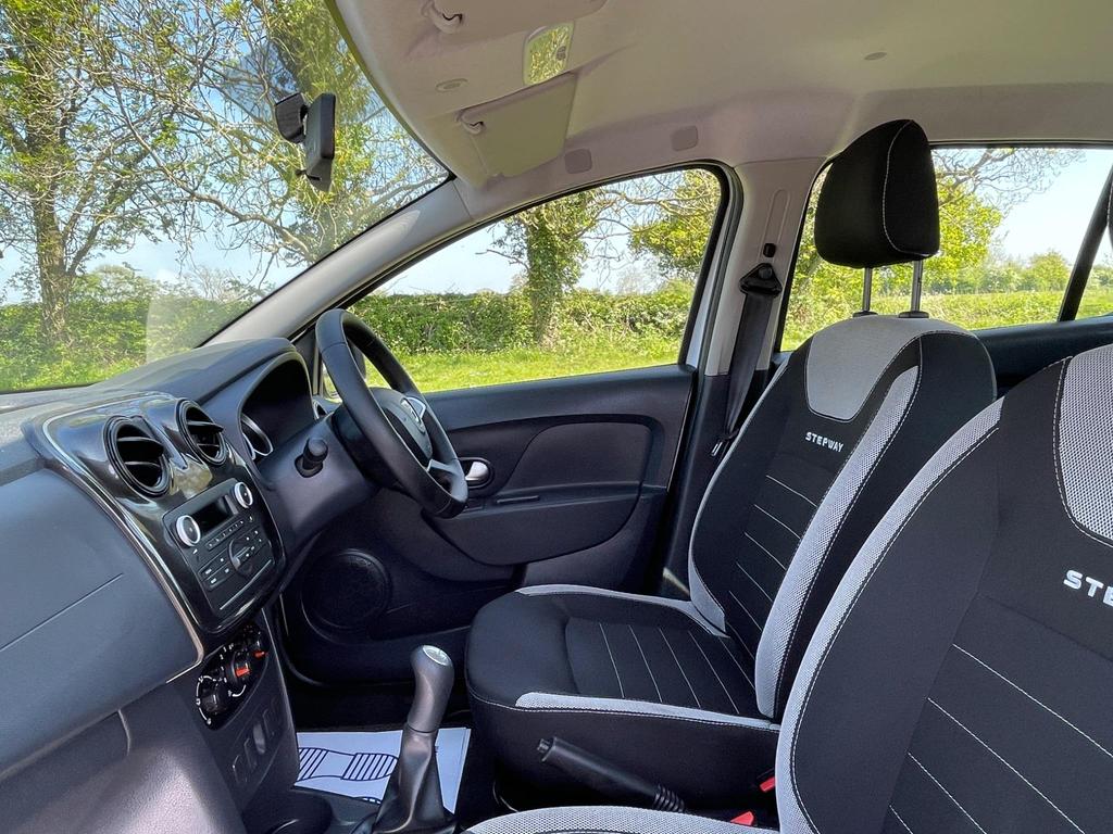
								2017 Dacia Sandero Stepway 0.9L TCe Ambiance – £1350 full									