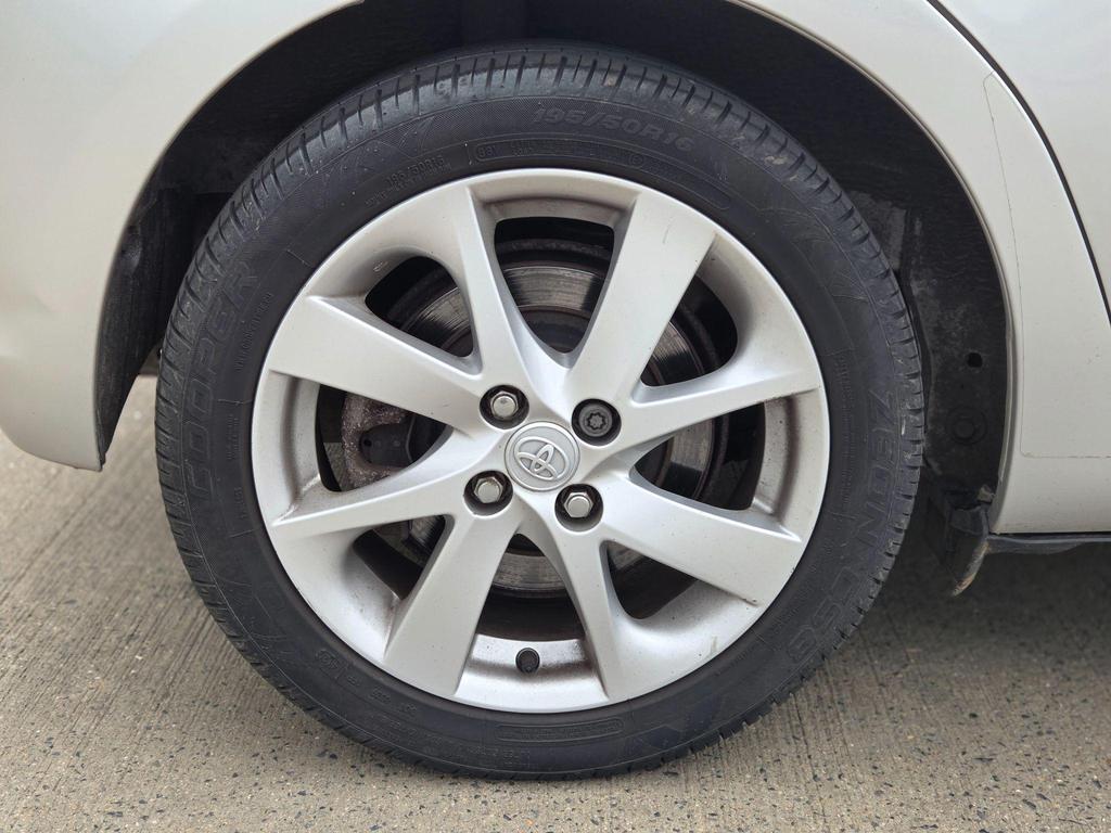 
								2012 Toyota Yaris 1.5L VVT-h – £1460 full									
