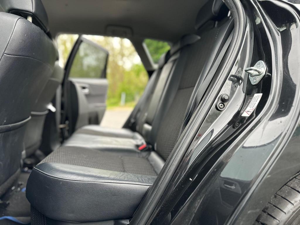 
								2014 Toyota Auris 1.8L VVT-h Petrol Hybrid – £1545 full									
