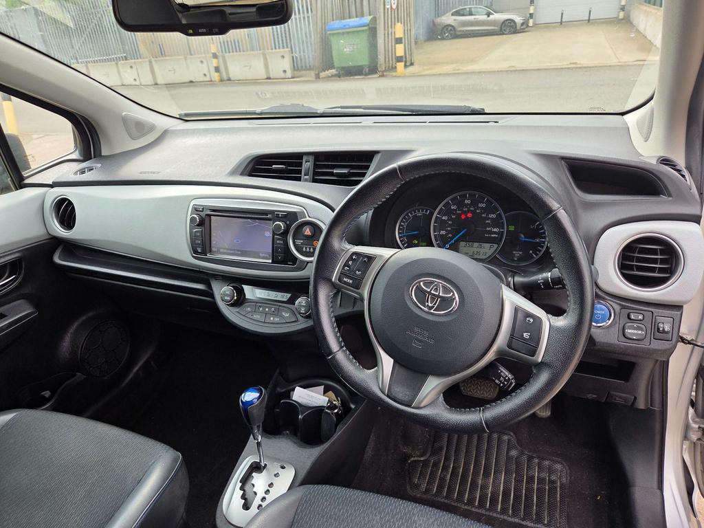 
								2012 Toyota Yaris 1.5L VVT-h – £1460 full									