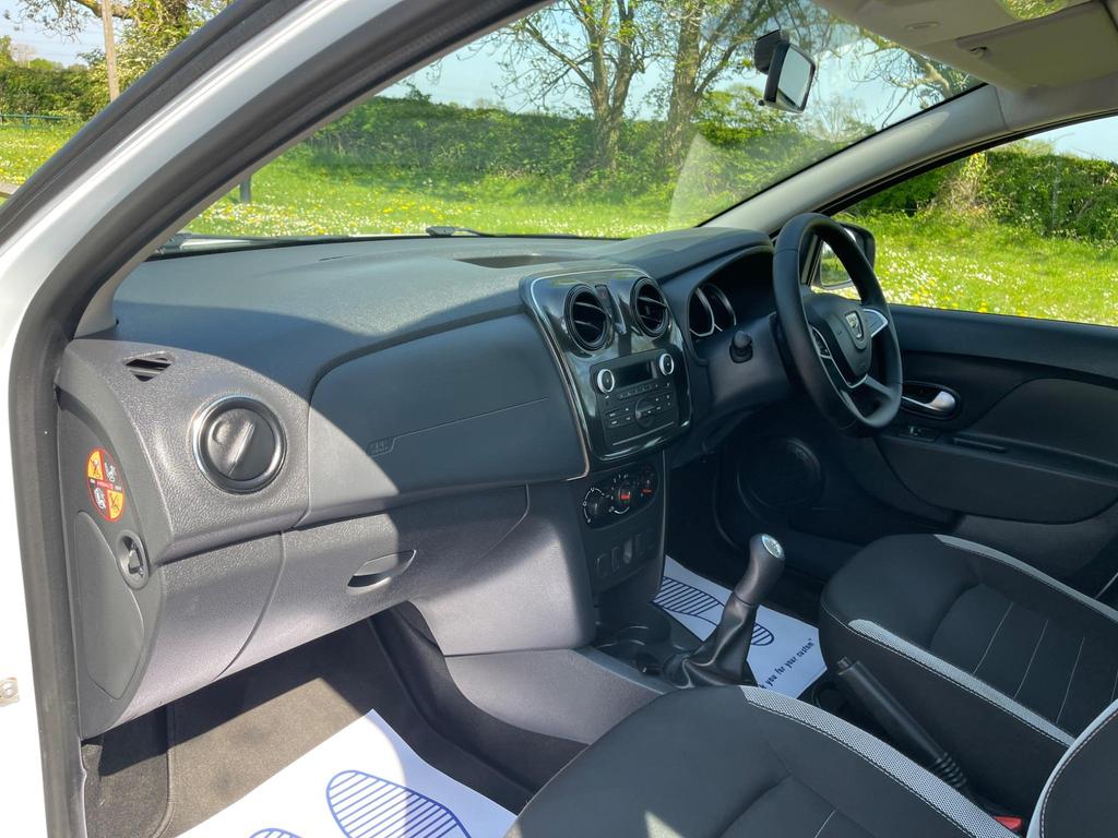 
								2017 Dacia Sandero Stepway 0.9L TCe Ambiance – £1350 full									