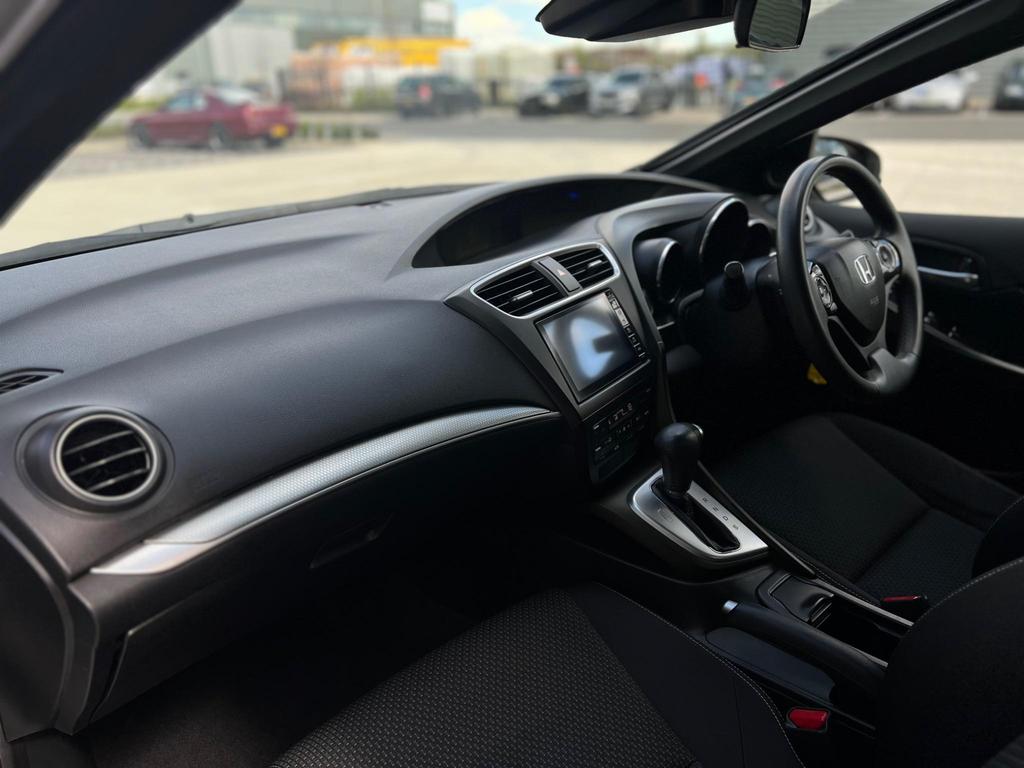 
								2015 Honda Civic 1.8L Petrol i-VTEC full									