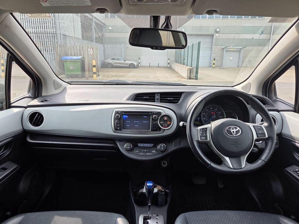 
								2012 Toyota Yaris 1.5L VVT-h – £1460 full									