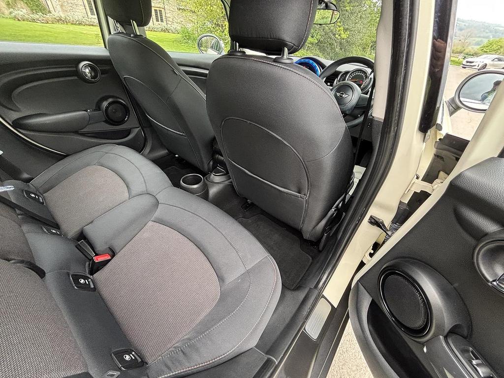 
								2015 MINI Cooper 1.5L 5dr – £1520 full									