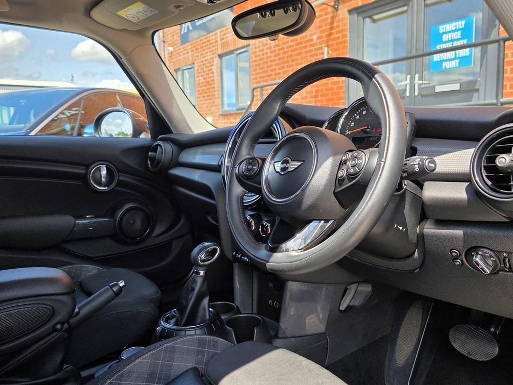 
								2015 MINI Hatch Cooper D 1.5L – £1680 full									