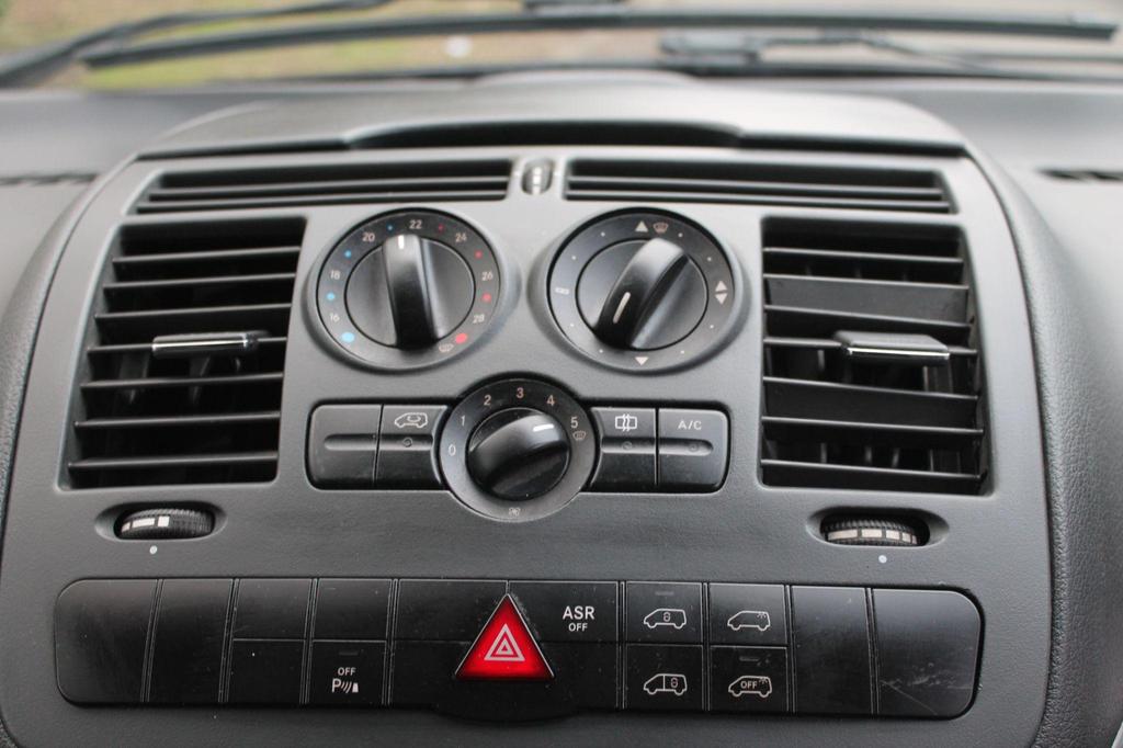 
								2013 Mercedes-Benz Vito 3.0L 122 CDi Dualiner – £1900 full									