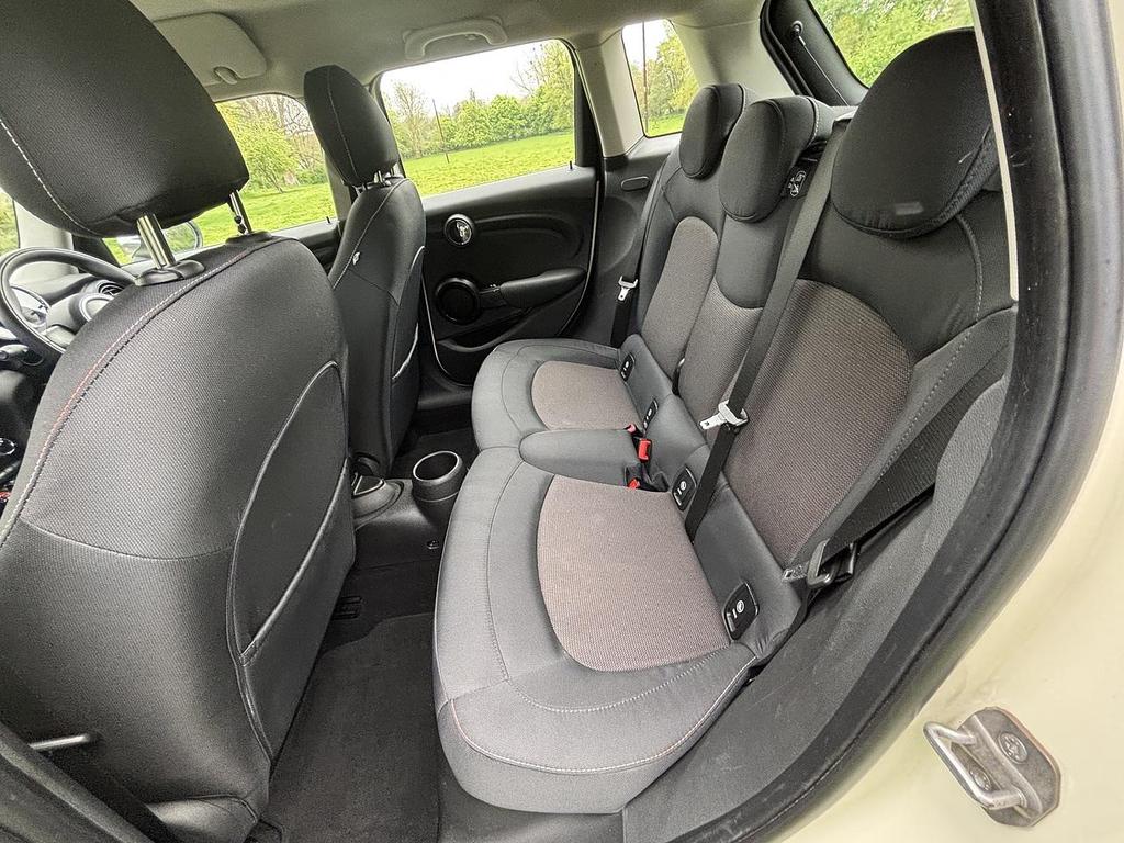 
								2015 MINI Cooper 1.5L 5dr – £1520 full									