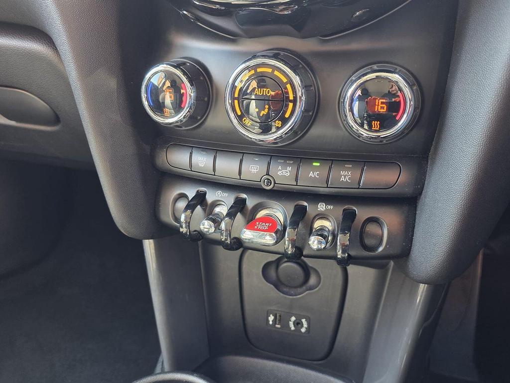 
								2015 MINI Hatch Cooper D 1.5L – £1680 full									