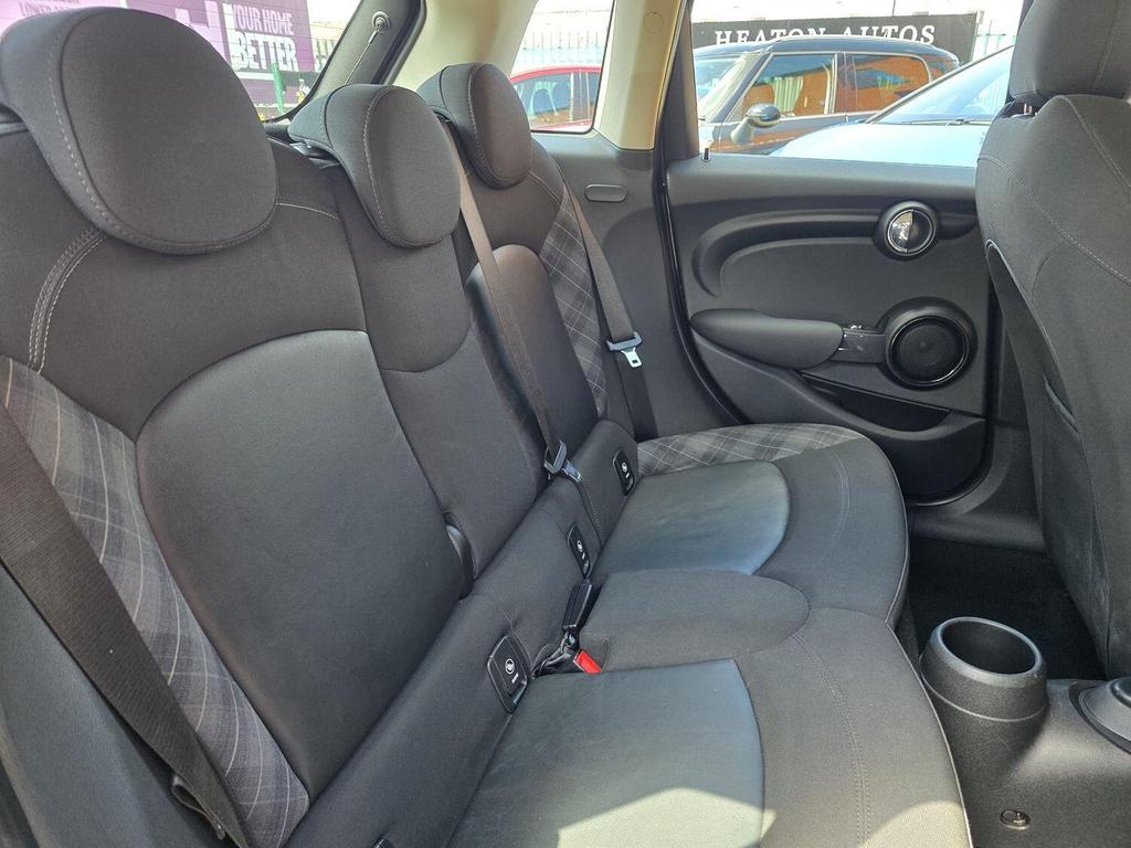 
								2015 MINI Hatch Cooper D 1.5L – £1680 full									
