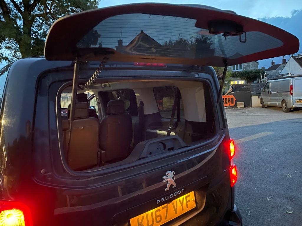 
								2017 Peugeot Traveller 2.0L BlueHDi Allure EAT6 MWB – £4300 full									