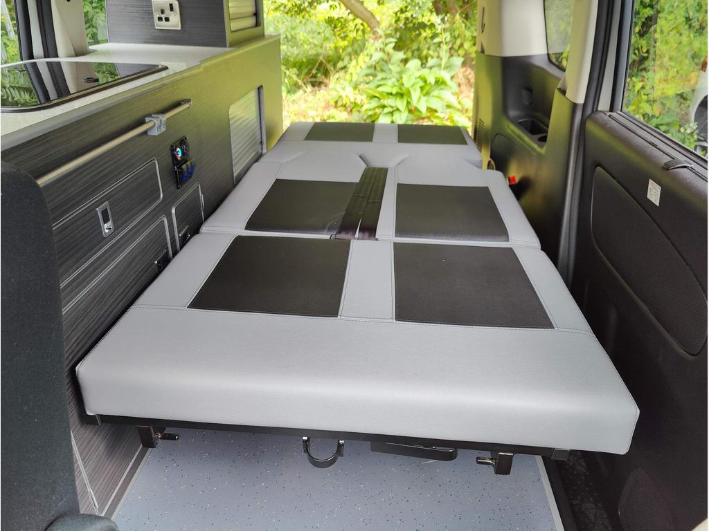 
								2013 Nissan Serena 1.9L Hybrid CAMPERVAN – £4600 full									